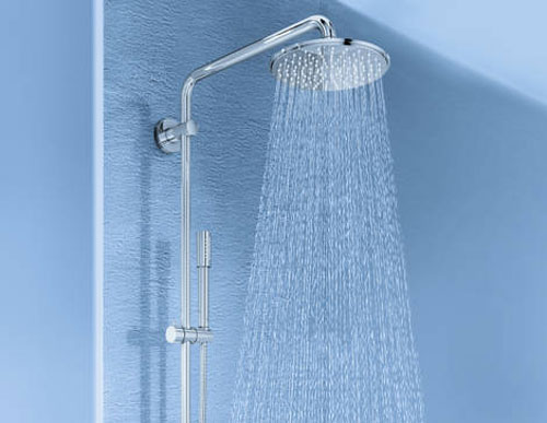 Bộ vòi sen tắm có những ích lợi gì mà nhiều người dùng hơn bồn tắm?