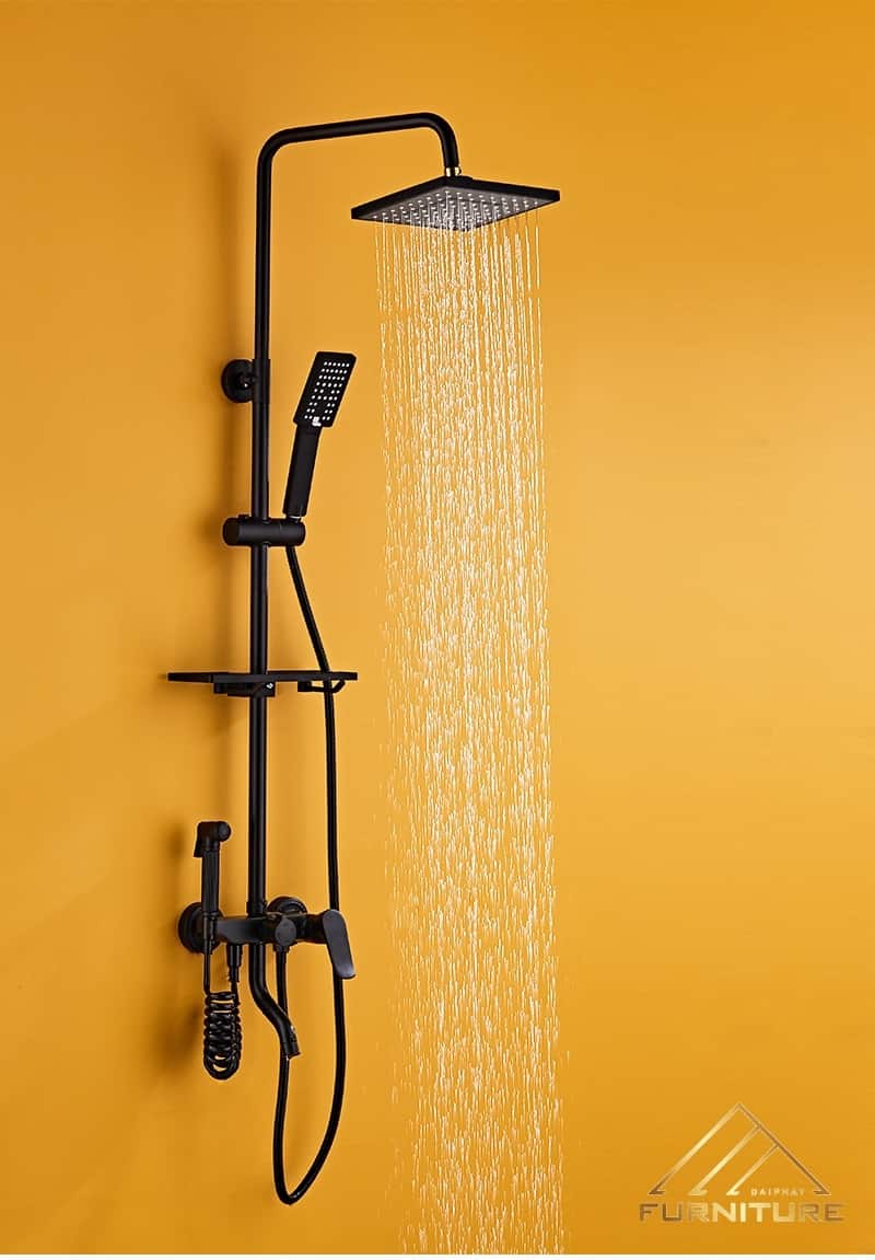 Vòi sen cây mạ vàng phù hợp với phong cách phòng tắm nào?