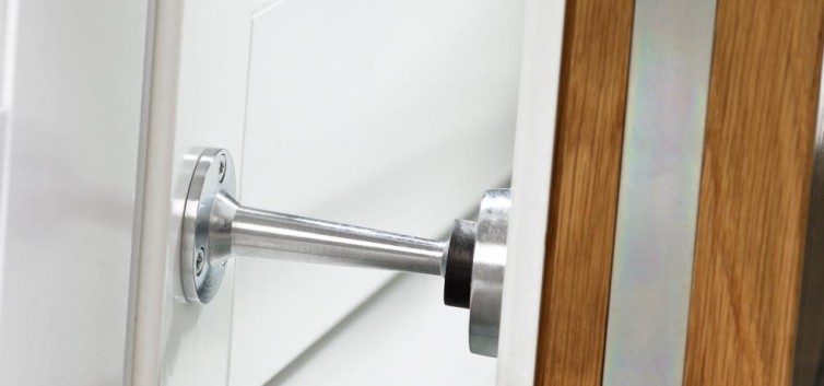 Vì sao nên dùng cục hít cửa trong ngôi nhà của bạn