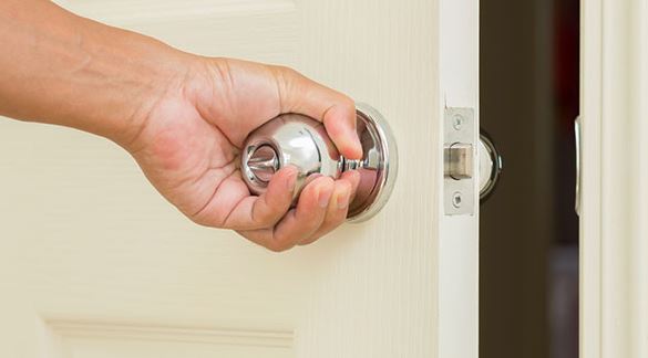 Cách sử dụng loại khóa cửa tay nắm tròn như thế nào?