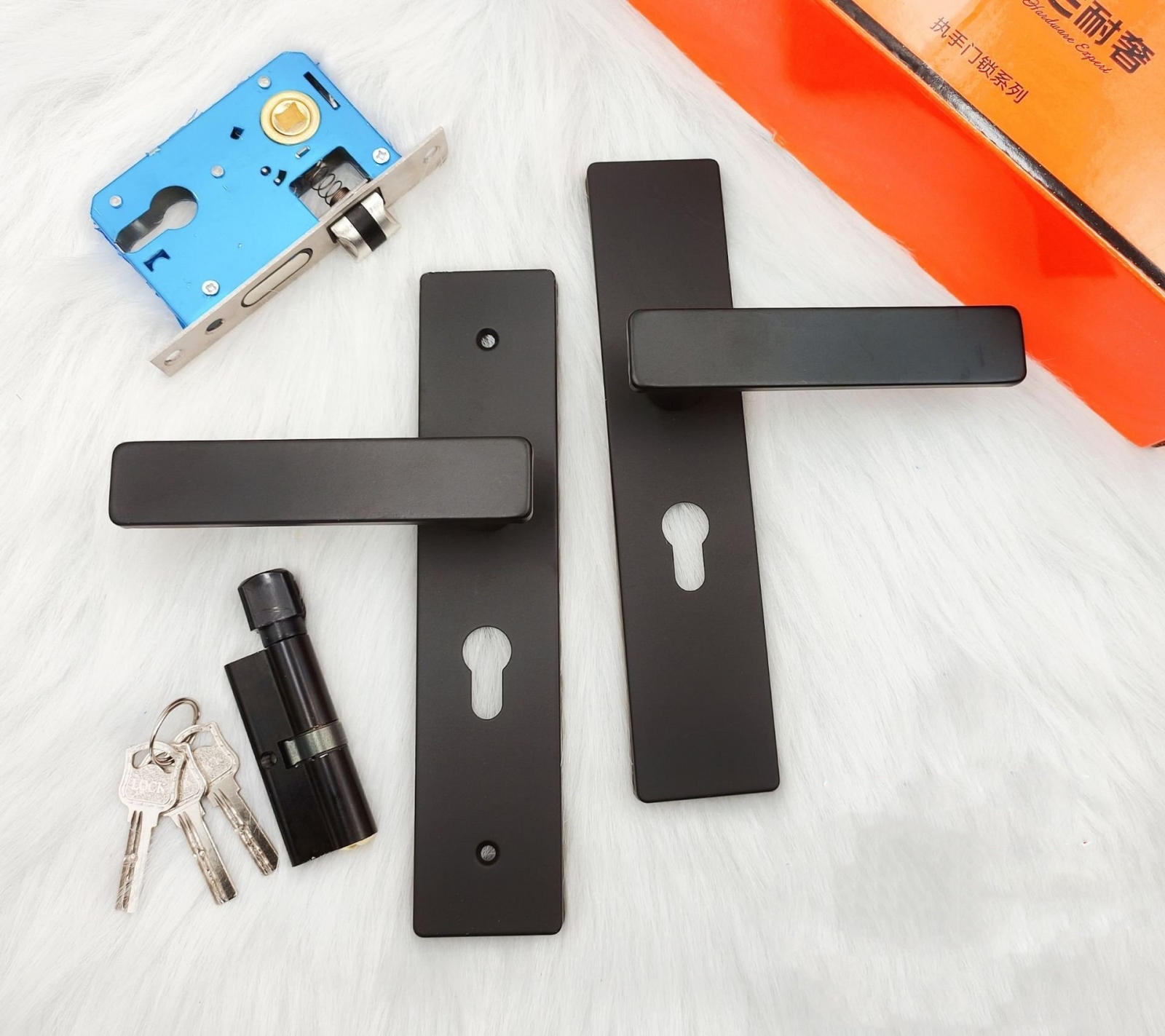 Độ an toàn của khóa cửa tay gạt đánh giá theo tiêu chí nào?