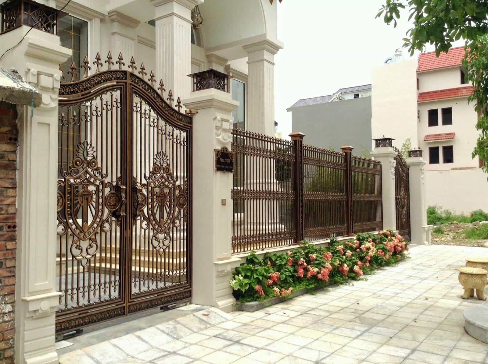 Tuyệt đối ghi nhớ những điều kiêng kỵ khi làm cổng nhà