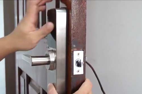 Hướng dẫn cách lắp đặt khóa cửa cảm ứng vân tay