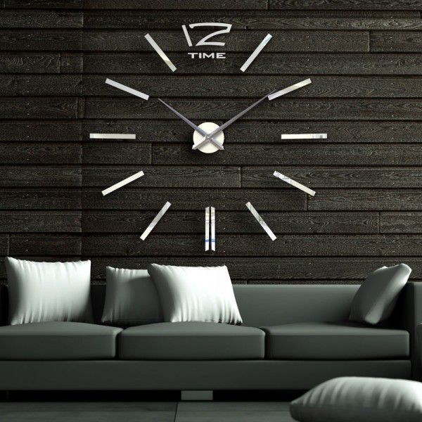 Mời bạn đến với bức ảnh về đồng hồ trang trí phòng khách đẹp mắt và sang trọng. Được thiết kế tinh tế với những chi tiết đơn giản nhưng rất ấn tượng, đồng hồ sẽ là điểm nhấn độc đáo cho phòng khách của bạn.