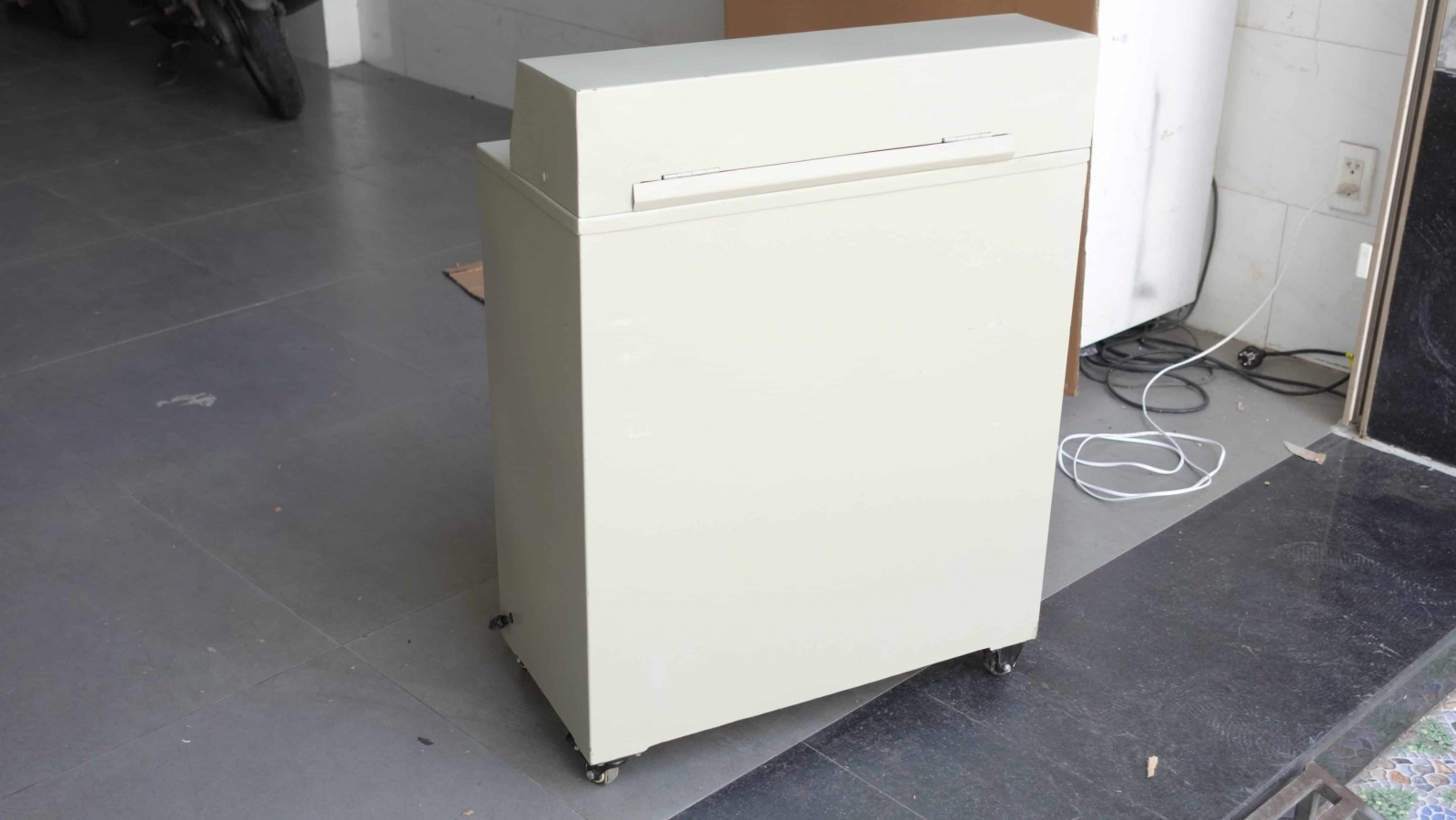 Máy cắt giấy bìa carton cứng tạo hình lót thùng chứa hàng giá rẻ tphcm