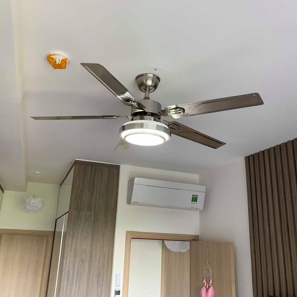 Quạt trần và đèn trang trí phòng khách hiện đại cao cấp tại tphcm