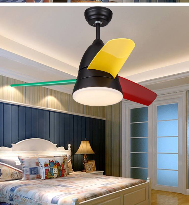 Quạt trần và đèn trang trí phòng ngủ có tốt không?