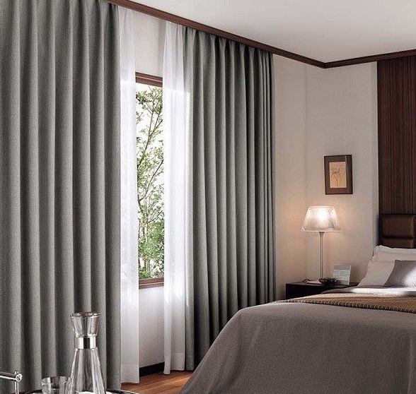 Sự lựa chọn rèm cửa sổ phòng ngủ sẽ làm cho căn phòng trở nên sang trọng và ấm cúng hơn bao giờ hết. Với các chất liệu và kiểu dáng phong phú, bạn có thể tùy ý lựa chọn để phù hợp với phong cách nội thất của mình.