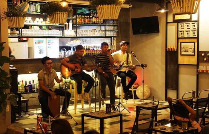 Những không gian quán cafe nào thu hút khách hiện nay?