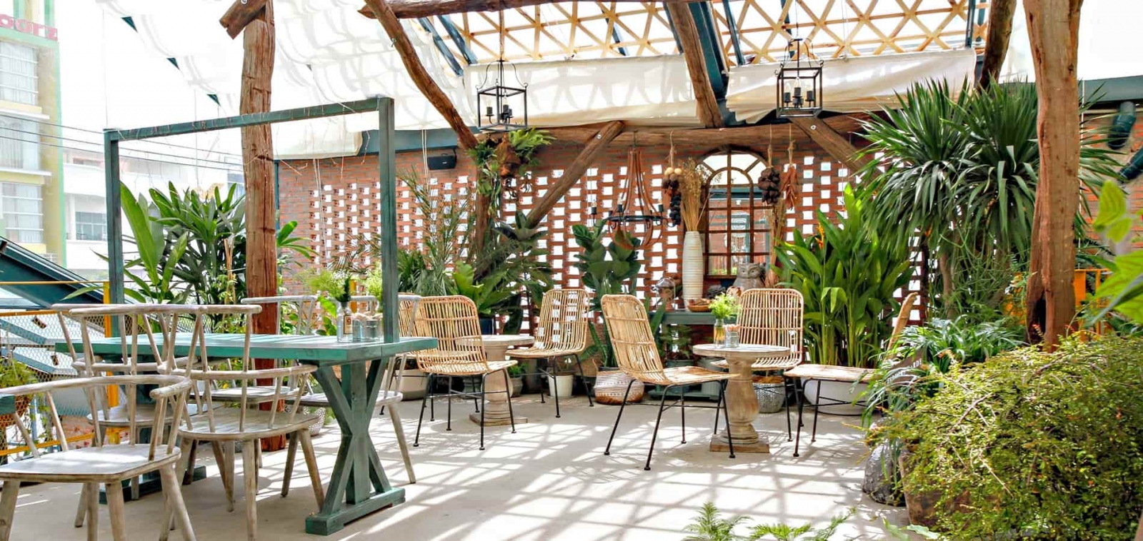 4 phong cách thiết kế quán cà phê sân vườn thoáng mát khiến ai cũng thích mê