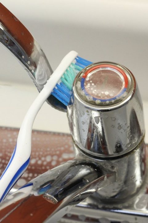 Những mẹo nhỏ giúp vòi nước rửa chén nhà bạn luôn sạch