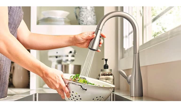 3 nguyên nhân phổ biến khiến vòi nước rửa bát chảy yếu