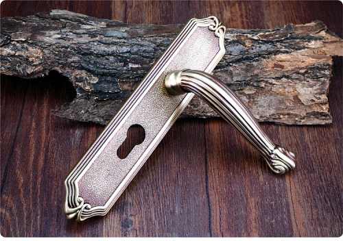 Chốt khóa cửa tay gạt bằng đồng cổ điển sang trọng 041