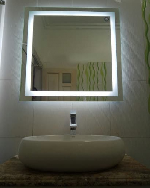Gương treo tường có đèn led phun cát trong hình vuông 041