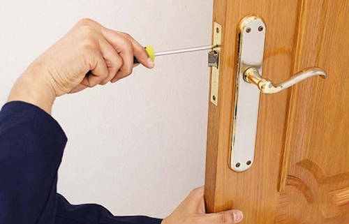 Hướng Dẫn Cách Bảo Dưỡng Và Tra Dầu Khóa Tay Gạt Để Tăng Tuổi Thọ