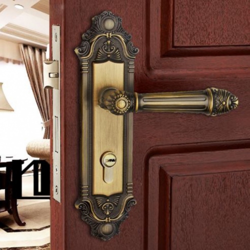 Khóa Cửa Tay Gạt Truyền Thống Mang Vẻ Đẹp Cổ Điển Và Độ Bền Vượt Thời Gian