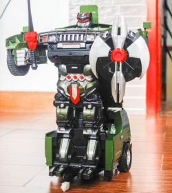011 Đồ chơi Robot biến hình xe Hummer quân đội