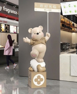 Gấu decor trang trí chào mừng trước cửa hàng có tích...