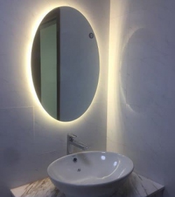 Gương treo tường trang trí hình Oval đèn led hắt 049
