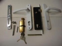 Kết cấu của một khóa cửa tay gạt chắc chắn gồm những gì?