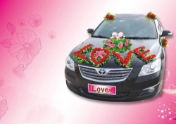 Mẫu hoa trang trí xe cưới chữ LOVE 010