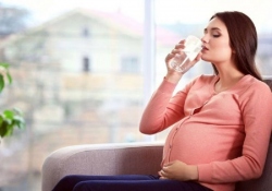 Phụ nữ mang thai uống nước điện giải có an toàn hay không?