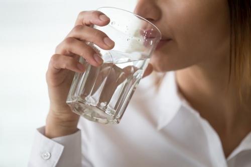 Uống nước điện giải có tốt không?